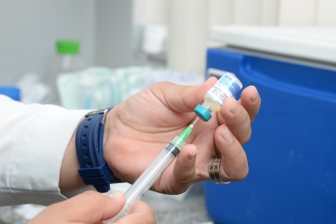 Vacinação contra H1N1 é aplicada em idosos de 60 anos ou mais e profissionais da saúde